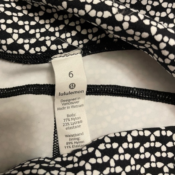 Beautiful lululemon leggings. Only worn few times - Picture 2 of 3